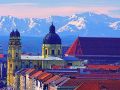 Stadtpanorama mit Alpenblick